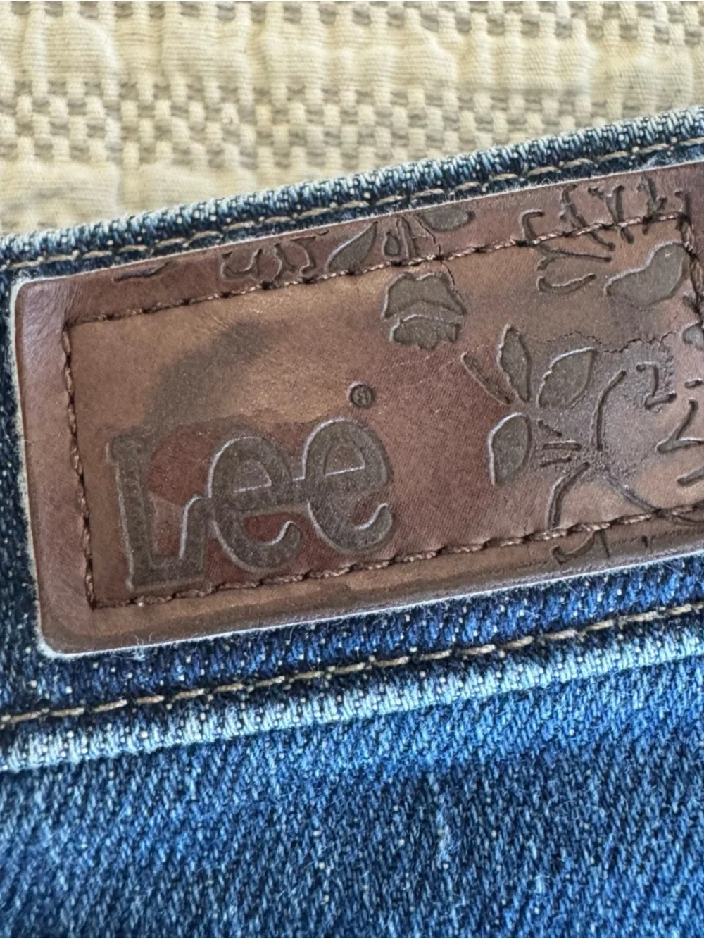 Lee Women’s Size 12 Long - On Waist - Straight Leg Jeans - Classic Blue Denim - Picture 7 of 11